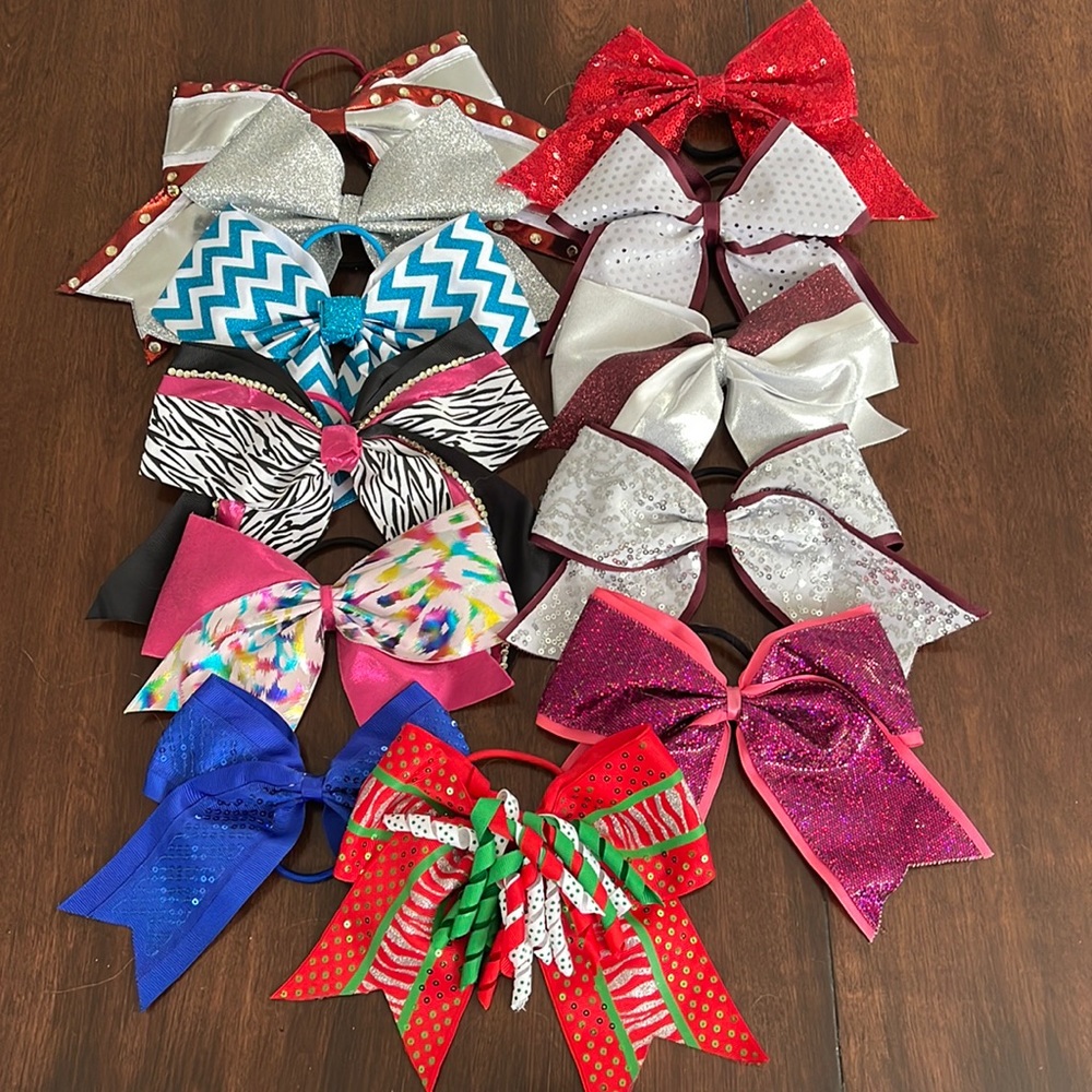 Cheerleading bows